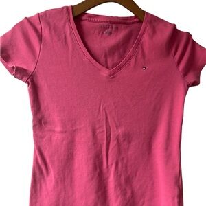 🛍️5/$25 Tommy Hilfiger Fuchsia V-Neck Short Sleeve Tee